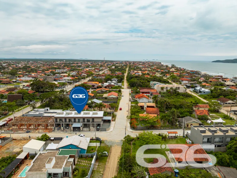 Apresentamos este sobrado geminado localizado no b