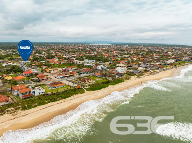 Apresentamos este sobrado geminado localizado no b