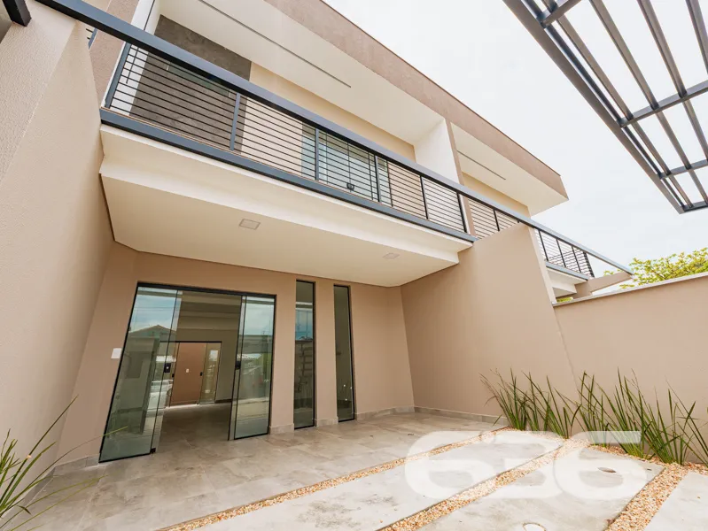 Apresentamos este sobrado geminado localizado no b