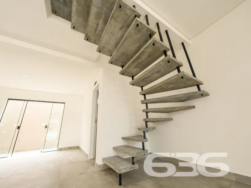 Apresentamos este sobrado geminado localizado no b