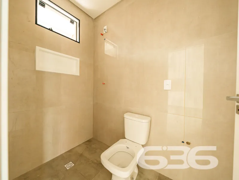 Apresentamos este sobrado geminado localizado no b