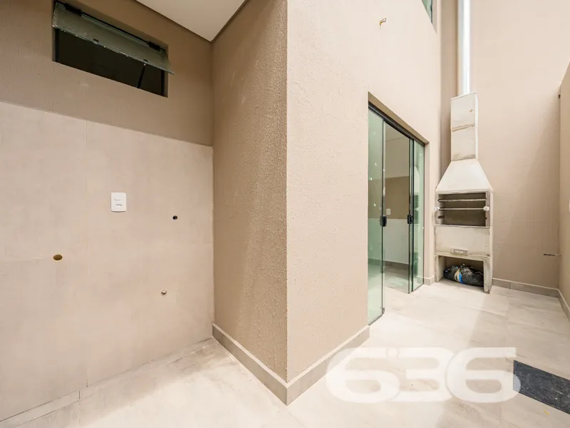 Apresentamos este sobrado geminado localizado no b