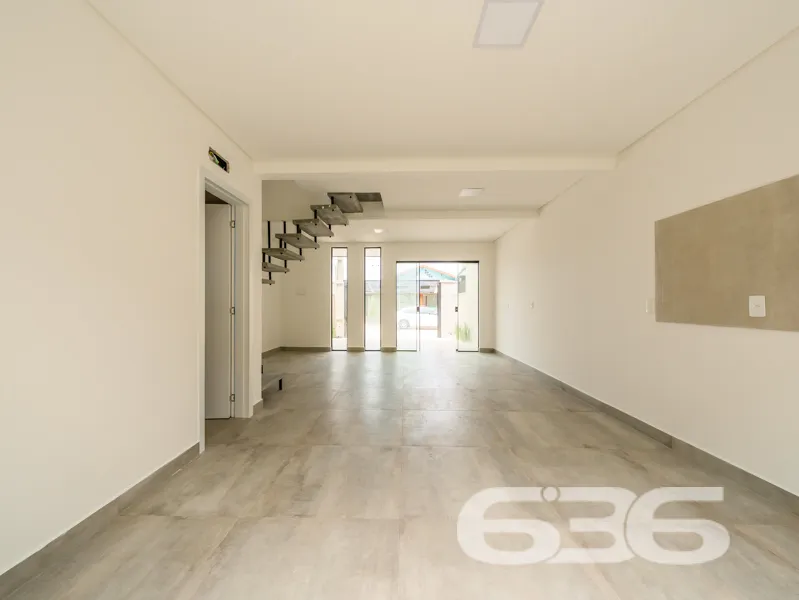 Apresentamos este sobrado geminado localizado no b