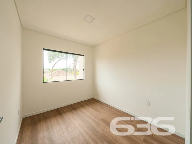 Apresentamos este sobrado geminado localizado no b