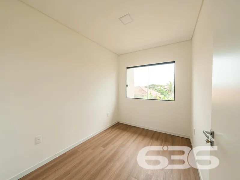 Apresentamos este sobrado geminado localizado no b