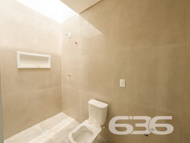 Apresentamos este sobrado geminado localizado no b