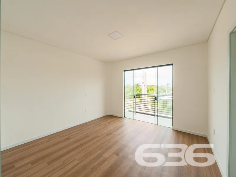 Apresentamos este sobrado geminado localizado no b