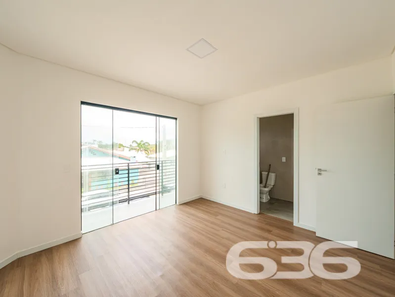 Apresentamos este sobrado geminado localizado no b