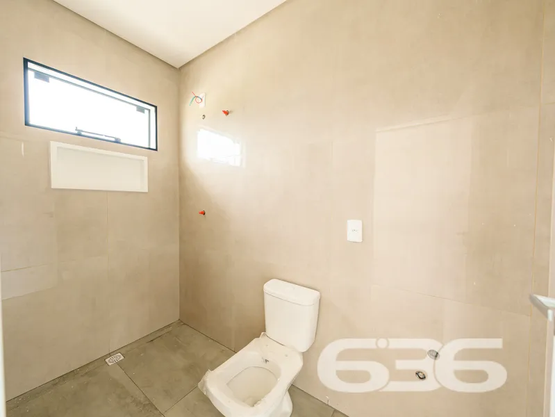 Apresentamos este sobrado geminado localizado no b