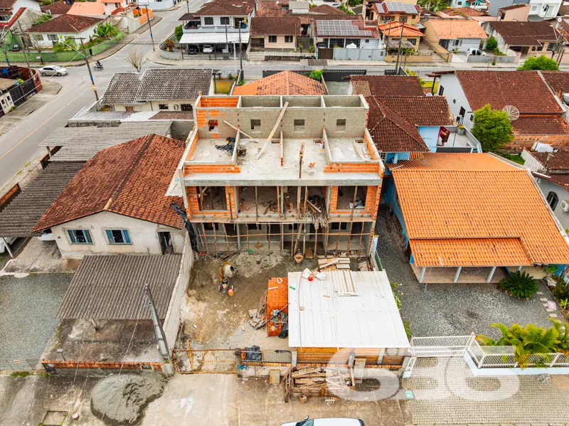 Venda de Residência Geminada no Bairro Aventureiro