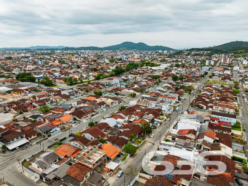 Venda de Residência Geminada no Bairro Aventureiro