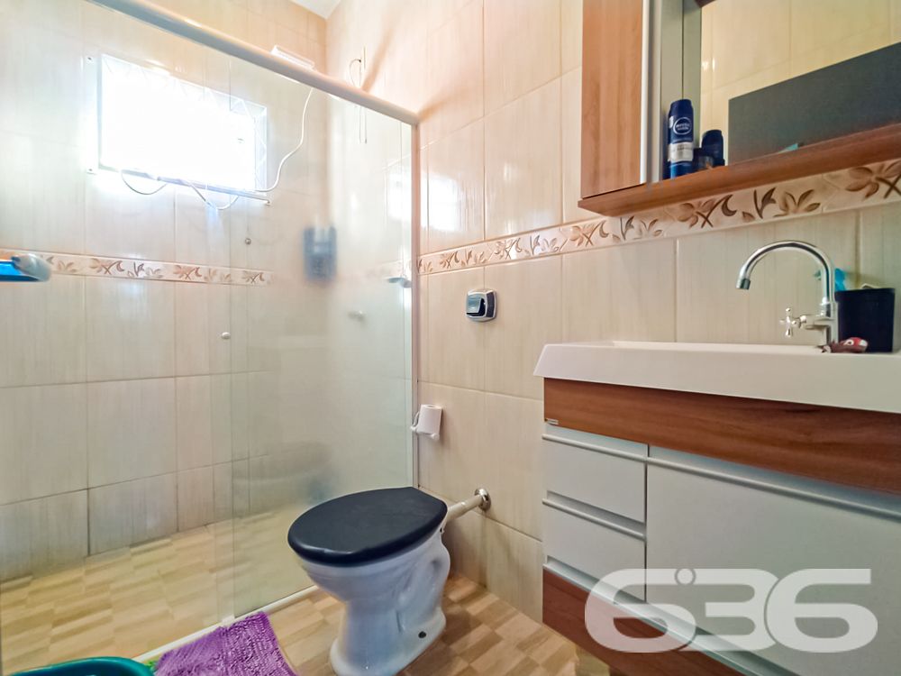 IMÓVEL COM PISCINA E ÁREA DE FESTAS PRÓXIMA AO MAR

Se você está procurando uma casa incrível e sofisticada em Balneário Barra do Sul, esta é a sua chance! Apenas a 250 metros do mar, esta casa é perfeita para quem deseja viver com conforto, estilo e estar próximo da praia.

Com ótima pintura e acabamentos de alta qualidade, esta casa é uma verdadeira joia. São 3 dormitórios, sendo uma suíte, que proporciona a privacidade e o conforto que você merece. As duas cozinhas, totalmente bem arquitetadas, são ideais para preparar refeições deliciosas em família e receber os amigos com muita comodidade.

A sala de estar e a sala de jantar são espaçosas e bem iluminadas, tornando-se o lugar perfeito para relaxar e desfrutar de bons momentos. Além disso, o jardim de inverno adiciona um charme a mais à casa, criando um ambiente acolhedor e agradável.

Nos fundos, a edícula com banheiro e churrasqueira é ideal para fazer festas e reuniões, e ainda há um quarto adicional para acomodar visitantes ou para uso como escritório. A piscina com cascata e deck é perfeita para os dias mais quentes, proporcionando momentos de lazer e descontração.

A casa também conta com área de serviço, portão eletrônico de alumínio, muros altos e jardim à frente do imóvel. Além disso, o canil garante a segurança e o bem-estar do seu animal de estimação.

Não perca a chance de adquirir esta casa espetacular e desfrutar de momentos incríveis em Balneário Barra do Sul! Agende já a sua visita.

Fale conosco e saiba mais:
WhatsApp: (47) 99199-0636

Imobiliária 636.