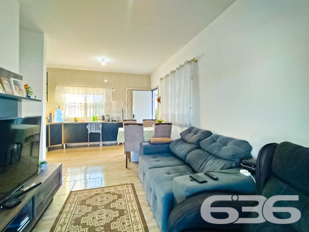 IMÓVEL COM PISCINA E ÁREA DE FESTAS PRÓXIMA AO MAR

Se você está procurando uma casa incrível e sofisticada em Balneário Barra do Sul, esta é a sua chance! Apenas a 250 metros do mar, esta casa é perfeita para quem deseja viver com conforto, estilo e estar próximo da praia.

Com ótima pintura e acabamentos de alta qualidade, esta casa é uma verdadeira joia. São 3 dormitórios, sendo uma suíte, que proporciona a privacidade e o conforto que você merece. As duas cozinhas, totalmente bem arquitetadas, são ideais para preparar refeições deliciosas em família e receber os amigos com muita comodidade.

A sala de estar e a sala de jantar são espaçosas e bem iluminadas, tornando-se o lugar perfeito para relaxar e desfrutar de bons momentos. Além disso, o jardim de inverno adiciona um charme a mais à casa, criando um ambiente acolhedor e agradável.

Nos fundos, a edícula com banheiro e churrasqueira é ideal para fazer festas e reuniões, e ainda há um quarto adicional para acomodar visitantes ou para uso como escritório. A piscina com cascata e deck é perfeita para os dias mais quentes, proporcionando momentos de lazer e descontração.

A casa também conta com área de serviço, portão eletrônico de alumínio, muros altos e jardim à frente do imóvel. Além disso, o canil garante a segurança e o bem-estar do seu animal de estimação.

Não perca a chance de adquirir esta casa espetacular e desfrutar de momentos incríveis em Balneário Barra do Sul! Agende já a sua visita.

Fale conosco e saiba mais:
WhatsApp: (47) 99199-0636

Imobiliária 636.