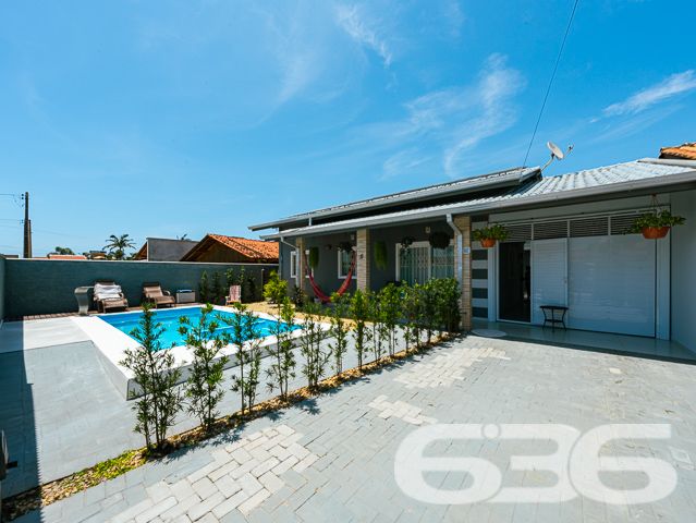 IMÓVEL COM PISCINA E ÁREA DE FESTAS PRÓXIMA AO MAR

Se você está procurando uma casa incrível e sofisticada em Balneário Barra do Sul, esta é a sua chance! Apenas a 250 metros do mar, esta casa é perfeita para quem deseja viver com conforto, estilo e estar próximo da praia.

Com ótima pintura e acabamentos de alta qualidade, esta casa é uma verdadeira joia. São 3 dormitórios, sendo uma suíte, que proporciona a privacidade e o conforto que você merece. As duas cozinhas, totalmente bem arquitetadas, são ideais para preparar refeições deliciosas em família e receber os amigos com muita comodidade.

A sala de estar e a sala de jantar são espaçosas e bem iluminadas, tornando-se o lugar perfeito para relaxar e desfrutar de bons momentos. Além disso, o jardim de inverno adiciona um charme a mais à casa, criando um ambiente acolhedor e agradável.

Nos fundos, a edícula com banheiro e churrasqueira é ideal para fazer festas e reuniões, e ainda há um quarto adicional para acomodar visitantes ou para uso como escritório. A piscina com cascata e deck é perfeita para os dias mais quentes, proporcionando momentos de lazer e descontração.

A casa também conta com área de serviço, portão eletrônico de alumínio, muros altos e jardim à frente do imóvel. Além disso, o canil garante a segurança e o bem-estar do seu animal de estimação.

Não perca a chance de adquirir esta casa espetacular e desfrutar de momentos incríveis em Balneário Barra do Sul! Agende já a sua visita.

Fale conosco e saiba mais:
WhatsApp: (47) 99199-0636

Imobiliária 636.