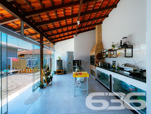 IMÓVEL COM PISCINA E ÁREA DE FESTAS PRÓXIMA AO MAR

Se você está procurando uma casa incrível e sofisticada em Balneário Barra do Sul, esta é a sua chance! Apenas a 250 metros do mar, esta casa é perfeita para quem deseja viver com conforto, estilo e estar próximo da praia.

Com ótima pintura e acabamentos de alta qualidade, esta casa é uma verdadeira joia. São 3 dormitórios, sendo uma suíte, que proporciona a privacidade e o conforto que você merece. As duas cozinhas, totalmente bem arquitetadas, são ideais para preparar refeições deliciosas em família e receber os amigos com muita comodidade.

A sala de estar e a sala de jantar são espaçosas e bem iluminadas, tornando-se o lugar perfeito para relaxar e desfrutar de bons momentos. Além disso, o jardim de inverno adiciona um charme a mais à casa, criando um ambiente acolhedor e agradável.

Nos fundos, a edícula com banheiro e churrasqueira é ideal para fazer festas e reuniões, e ainda há um quarto adicional para acomodar visitantes ou para uso como escritório. A piscina com cascata e deck é perfeita para os dias mais quentes, proporcionando momentos de lazer e descontração.

A casa também conta com área de serviço, portão eletrônico de alumínio, muros altos e jardim à frente do imóvel. Além disso, o canil garante a segurança e o bem-estar do seu animal de estimação.

Não perca a chance de adquirir esta casa espetacular e desfrutar de momentos incríveis em Balneário Barra do Sul! Agende já a sua visita.

Fale conosco e saiba mais:
WhatsApp: (47) 99199-0636

Imobiliária 636.