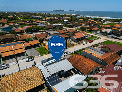 IMÓVEL COM PISCINA E ÁREA DE FESTAS PRÓXIMA AO MAR

Se você está procurando uma casa incrível e sofisticada em Balneário Barra do Sul, esta é a sua chance! Apenas a 250 metros do mar, esta casa é perfeita para quem deseja viver com conforto, estilo e estar próximo da praia.

Com ótima pintura e acabamentos de alta qualidade, esta casa é uma verdadeira joia. São 3 dormitórios, sendo uma suíte, que proporciona a privacidade e o conforto que você merece. As duas cozinhas, totalmente bem arquitetadas, são ideais para preparar refeições deliciosas em família e receber os amigos com muita comodidade.

A sala de estar e a sala de jantar são espaçosas e bem iluminadas, tornando-se o lugar perfeito para relaxar e desfrutar de bons momentos. Além disso, o jardim de inverno adiciona um charme a mais à casa, criando um ambiente acolhedor e agradável.

Nos fundos, a edícula com banheiro e churrasqueira é ideal para fazer festas e reuniões, e ainda há um quarto adicional para acomodar visitantes ou para uso como escritório. A piscina com cascata e deck é perfeita para os dias mais quentes, proporcionando momentos de lazer e descontração.

A casa também conta com área de serviço, portão eletrônico de alumínio, muros altos e jardim à frente do imóvel. Além disso, o canil garante a segurança e o bem-estar do seu animal de estimação.

Não perca a chance de adquirir esta casa espetacular e desfrutar de momentos incríveis em Balneário Barra do Sul! Agende já a sua visita.

Fale conosco e saiba mais:
WhatsApp: (47) 99199-0636

Imobiliária 636.