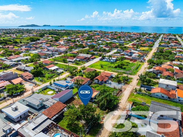 Descubra o Local dos Seus Sonhos em Balneário Barra do Sul

Apresentamos uma excelente oportunidade para quem deseja construir o lar dos sonhos ou investir em uma região em expansão. Com mais de 30 anos de experiência no mercado imobiliário, a 636 Negócios Imobiliários tem o prazer de oferecer este magnífico terreno localizado em Balneário Barra do Sul, no bairro de Salinas.

Localização Privilegiada: Situado a apenas 750 metros da serena orla de Balneário Barra do Sul, este terreno é perfeito para aqueles que sonham com um retiro próximo ao mar, combinando a tranquilidade do litoral com fácil acesso às comodidades urbanas. A orientação sul do terreno garante uma iluminação ideal, aproveitando o clima ameno da região.

Viva o Melhor de Balneário Barra do Sul: Balneário Barra do Sul é conhecido por suas belas paisagens naturais e ambiente acolhedor. A região oferece uma ótima qualidade de vida com acesso a escolas, mercados, e áreas de lazer, ideal para famílias ou para quem busca um escape da rotina agitada da cidade grande.

Por Que Escolher a 636 Negócios Imobiliários? Com uma trajetória de mais de três décadas de sucesso, somos especialistas em encontrar os melhores imóveis para nossos clientes. Nosso compromisso com a excelência e a satisfação do cliente é evidenciado pelo alto padrão de serviço e pela confiança que construímos no mercado.

Investir em um terreno é mais do que uma compra, é a realização de um sonho. E nós, da 636 Negócios Imobiliários, estamos aqui para ajudar a tornar este sonho realidade com a segurança e a expertise que só uma empresa líder de mercado pode oferecer.

636 NEGÓCIOS IMOBILIÁRIOS: A SUA MELHOR ESCOLHA
Com mais de 30 anos de experiência, a 636 Negócios Imobiliários é sua parceira ideal para encontrar o imóvel perfeito. Estamos prontos para ajudá-lo a fazer deste imóvel o seu novo lar.
 
Telefone: (47) 3451-0636
WhatsApp: (47) 99190-0636
 
Não perca esta oportunidade única. Visite nosso site para mais informações: i636.com.br