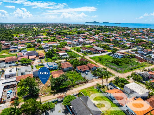 Descubra o Local dos Seus Sonhos em Balneário Barra do Sul

Apresentamos uma excelente oportunidade para quem deseja construir o lar dos sonhos ou investir em uma região em expansão. Com mais de 30 anos de experiência no mercado imobiliário, a 636 Negócios Imobiliários tem o prazer de oferecer este magnífico terreno localizado em Balneário Barra do Sul, no bairro de Salinas.

Localização Privilegiada: Situado a apenas 750 metros da serena orla de Balneário Barra do Sul, este terreno é perfeito para aqueles que sonham com um retiro próximo ao mar, combinando a tranquilidade do litoral com fácil acesso às comodidades urbanas. A orientação sul do terreno garante uma iluminação ideal, aproveitando o clima ameno da região.

Viva o Melhor de Balneário Barra do Sul: Balneário Barra do Sul é conhecido por suas belas paisagens naturais e ambiente acolhedor. A região oferece uma ótima qualidade de vida com acesso a escolas, mercados, e áreas de lazer, ideal para famílias ou para quem busca um escape da rotina agitada da cidade grande.

Por Que Escolher a 636 Negócios Imobiliários? Com uma trajetória de mais de três décadas de sucesso, somos especialistas em encontrar os melhores imóveis para nossos clientes. Nosso compromisso com a excelência e a satisfação do cliente é evidenciado pelo alto padrão de serviço e pela confiança que construímos no mercado.

Investir em um terreno é mais do que uma compra, é a realização de um sonho. E nós, da 636 Negócios Imobiliários, estamos aqui para ajudar a tornar este sonho realidade com a segurança e a expertise que só uma empresa líder de mercado pode oferecer.

636 NEGÓCIOS IMOBILIÁRIOS: A SUA MELHOR ESCOLHA
Com mais de 30 anos de experiência, a 636 Negócios Imobiliários é sua parceira ideal para encontrar o imóvel perfeito. Estamos prontos para ajudá-lo a fazer deste imóvel o seu novo lar.
 
Telefone: (47) 3451-0636
WhatsApp: (47) 99190-0636
 
Não perca esta oportunidade única. Visite nosso site para mais informações: i636.com.br