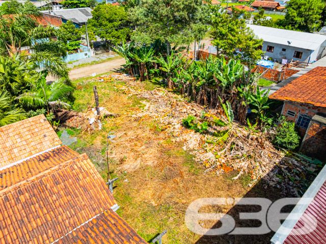Descubra o Local dos Seus Sonhos em Balneário Barra do Sul

Apresentamos uma excelente oportunidade para quem deseja construir o lar dos sonhos ou investir em uma região em expansão. Com mais de 30 anos de experiência no mercado imobiliário, a 636 Negócios Imobiliários tem o prazer de oferecer este magnífico terreno localizado em Balneário Barra do Sul, no bairro de Salinas.

Localização Privilegiada: Situado a apenas 750 metros da serena orla de Balneário Barra do Sul, este terreno é perfeito para aqueles que sonham com um retiro próximo ao mar, combinando a tranquilidade do litoral com fácil acesso às comodidades urbanas. A orientação sul do terreno garante uma iluminação ideal, aproveitando o clima ameno da região.

Viva o Melhor de Balneário Barra do Sul: Balneário Barra do Sul é conhecido por suas belas paisagens naturais e ambiente acolhedor. A região oferece uma ótima qualidade de vida com acesso a escolas, mercados, e áreas de lazer, ideal para famílias ou para quem busca um escape da rotina agitada da cidade grande.

Por Que Escolher a 636 Negócios Imobiliários? Com uma trajetória de mais de três décadas de sucesso, somos especialistas em encontrar os melhores imóveis para nossos clientes. Nosso compromisso com a excelência e a satisfação do cliente é evidenciado pelo alto padrão de serviço e pela confiança que construímos no mercado.

Investir em um terreno é mais do que uma compra, é a realização de um sonho. E nós, da 636 Negócios Imobiliários, estamos aqui para ajudar a tornar este sonho realidade com a segurança e a expertise que só uma empresa líder de mercado pode oferecer.

636 NEGÓCIOS IMOBILIÁRIOS: A SUA MELHOR ESCOLHA
Com mais de 30 anos de experiência, a 636 Negócios Imobiliários é sua parceira ideal para encontrar o imóvel perfeito. Estamos prontos para ajudá-lo a fazer deste imóvel o seu novo lar.
 
Telefone: (47) 3451-0636
WhatsApp: (47) 99190-0636
 
Não perca esta oportunidade única. Visite nosso site para mais informações: i636.com.br