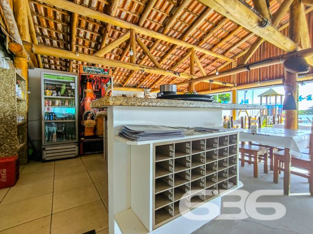 Apresentamos uma excelente oportunidade de negócio em Balneário Barra do Sul, SC, com este imóvel distinto que combina um potencial comercial extraordinário com o conforto residencial, localizado no coração do Centro. Esta propriedade não apenas oferece uma residência acolhedora e bem estruturada, mas destaca-se principalmente pelo seu vasto potencial como ponto comercial, ideal para investidores ou empreendedores à procura de um local com alta visibilidade e prontidão operacional.
Descrição Geral do Imóvel: O terreno de 1.016,37 m² abriga uma construção de 425,00 m². A propriedade inclui espaços de garagem tanto cobertos quanto descobertos, que facilitam o acesso e oferecem comodidade para clientes e residentes.
Infraestrutura Pronta para Restaurante: Equipada com uma cozinha industrial completa, esta propriedade está pronta para continuar operando como um estabelecimento gastronômico. A ampla área de atendimento ao cliente, com vistas para a lagoa, cria um ambiente convidativo e relaxante.
Píer com Atracadouro: O píer proporciona uma oportunidade única para negócios que dependem de acesso aquático, como passeios de barco ou atividades de pesca, aumentando ainda mais seu potencial comercial.
Estacionamento Espaçoso: O amplo estacionamento facilita a recepção de um grande número de clientes, essencial para qualquer operação comercial bem-sucedida.
Conforto Residencial: Além do forte apelo comercial, a propriedade oferece aconchego residencial com uma demi-suíte, um quarto adicional e uma sala com cozinha integrada, todos equipados com móveis planejados de alta qualidade.
Localização Estratégica:
O imóvel promove um ambiente tranquilo, porém, está próximo de vias principais, garantindo fácil acesso e alta visibilidade para negócios.
Potencial de Investimento: Este imóvel é uma escolha privilegiada para quem busca diversificar investimentos através da combinação de espaço comercial ativo e residencial confortável. Com todas as instalações prontas para uso imediato, oferece um retorno potencial significativo tanto na valorização do capital quanto na geração de receita operacional.
Para conhecer melhor este imóvel e explorar todo o seu potencial, convidamos os interessados a agendar uma visita. A equipe da 636 Negócios Imobiliários está pronta para fornecer todas as informações necessárias e facilitar cada etapa deste investimento. Venha descobrir como este local pode ser a chave para o sucesso e expansão de seus negócios.
636 NEGÓCIOS IMOBILIÁRIOS: A SUA MELHOR ESCOLHA
Com mais de 30 anos de experiência, a 636 Negócios Imobiliários é sua parceira ideal para encontrar o imóvel perfeito. Estamos prontos para ajudá-lo a fazer deste imóvel o seu novo lar.
Telefone: (47) 3451-0636
WhatsApp: (47) 99190-0636
Não perca esta oportunidade única. Visite nosso site para mais informações: i636.com.br