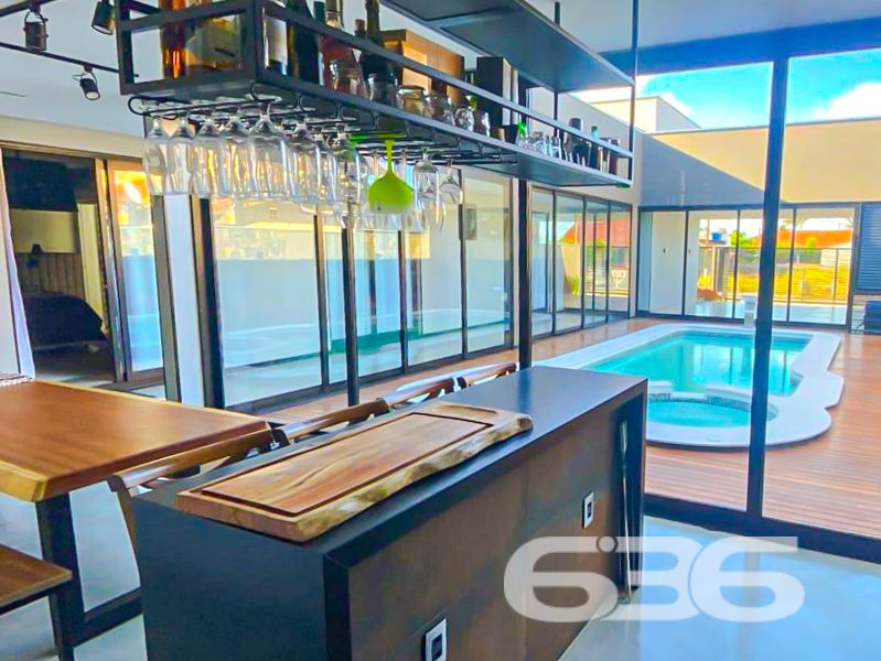Oportunidade Exclusiva em Balneário Barra do Sul/SC — Conforto, Estilo e Sofisticação em um só lugar!
Apresentamos uma residência térrea de altíssimo padrão, pensada para quem valoriza design contemporâneo, funcionalidade e momentos memoráveis em família. Localizada no bairro Costeira, esta casa une privacidade, conforto e uma área de lazer incomparável.
Com 221,48m² de área, em um terreno plano de 405,00m², esta propriedade encanta desde o primeiro olhar. Sua planta inteligente valoriza a integração dos ambientes e proporciona luminosidade natural por toda a casa, com esquadrias amplas em vidro e pé-direito alto.
Destaques do imóvel:
1 suíte master com closet + 1 dormitório;
Sala de estar e jantar integradas à cozinha gourmet;
Banheiro social, lavabo e banheiro completo na área íntima;
Ampla área de festas com bancada gourmet, churrasqueira, adega suspensa e visual direto para o deck;
Piscina aquecida com hidromassagem, ideal para o lazer de toda a família;
Ambientes climatizados com condicionadores de ar já instalados;
Ficam todos os móveis sob medida da cozinha, banheiros, quartos e área gourmet;
4 vagas de garagem (2 cobertas e 2 descobertas);
O imóvel encontra-se próximo a vias de acesso, transporte público, escolas, mercados e demais serviços essenciais, o que agrega ainda mais valor à localização.
Este é o lar ideal para quem busca segurança, conforto e um ambiente contemporâneo e acolhedor.
Agende sua visita com um de nossos especialistas e surpreenda-se com cada detalhe!
636 Negócios Imobiliários — Há mais de 30 anos construindo histórias com responsabilidade, confiança e excelência.
636 NEGÓCIOS IMOBILIÁRIOS: A SUA MELHOR ESCOLHA
Com mais de 30 anos de experiência, a 636 Negócios Imobiliários é sua parceira ideal para encontrar o imóvel perfeito. Estamos prontos para ajudá-lo a fazer deste imóvel o seu novo lar.
Telefone: (47) 3451-0636
WhatsApp: (47) 99190-0636
Não perca esta oportunidade única. Visite nosso site para mais informações: i636.com.br