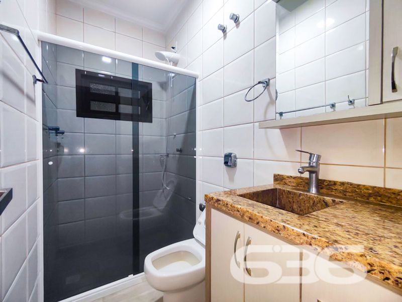 Imóvel diferenciado à venda no Centro de Balneário Barra do Sul – Ideal para morar e investir!

Apresentamos esta excelente oportunidade de aquisição de um imóvel com perfil misto – residencial e comercial – estrategicamente localizado no coração de Balneário Barra do Sul. São 550 m² de área construída sobre um amplo terreno plano e murado de 566 m².

O imóvel é composto por três edificações independentes, o que proporciona potencial de rendimento com locação e privacidade entre os espaços:

* Na parte frontal do terreno, há duas salas comerciais com acessos distintos, sendo uma com 90 m² e outra com 37 m², ideais para quem busca empreender ou gerar renda passiva com aluguéis.

* No piso superior, localizam-se dois apartamentos, cada um com cerca de 100 m² de área útil, contendo:
* 1 suíte + 2 dormitórios
* Sala de estar e cozinha integradas
* Área de serviço e sacada
* Ambientes bem planejados, confortáveis e com ótima incidência solar.

* Nos fundos do terreno, com acesso independente, encontra-se uma residência com 195 m², distribuída em:
* 3 suítes (sendo uma com closet)
* Sala de estar e jantar integradas
* Cozinha planejada
* Área gourmet com churrasqueira, fogão a lenha e forno de pizza
* Piscina aquecida
* Jardim e garagem coberta para dois veículos

Além disso, o imóvel possui:
* 9 banheiros no total
* 4 áreas de serviço
* Móveis sob medida nas cozinhas
* Ar-condicionado instalado
* Localização privilegiada: perto de vias de acesso, escolas, hospitais e serviços essenciais

Imóvel ideal para famílias grandes, investidores ou profissionais liberais que buscam espaço, rentabilidade e excelente localização.
 
636 NEGÓCIOS IMOBILIÁRIOS: A SUA MELHOR ESCOLHA
Com mais de 30 anos de experiência, a 636 Negócios Imobiliários é sua parceira ideal para encontrar o imóvel perfeito. Estamos prontos para ajudá-lo a fazer deste imóvel o seu novo lar.
 
Telefone: (47) 3451-0636
WhatsApp: (47) 99190-0636
 
Não perca esta oportunidade única. Visite nosso site para mais informações: i636.com.br