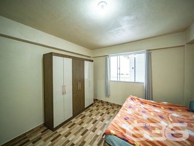 INVISTA NESTE IMÓVEL COMERCIAL E RESIDENCIAL COM FUNDOS PARA A LAGO EM BALNEÁRIO BARRA DO SUL.  

Situando-se primorosamente às margens da lagoa Maria Fernanda (uma das principais paisagens que embelezam a “Cidade do Encanto”), este esplêndido imóvel dispõe de grandíssimo potencial para uso comercial. O mesmo conta com forno de pizzas e coifa de cozinha industrial, vista privilegiada para a lagoa e banheiros externos para atender ao público.

A disposição do imóvel é 3 suítes estupendas, 2 dormitórios, sala de estar, cozinha, banheiro social, lavabo e 3 vagas de garagem coberta. São 215m² de área construída sobre consideráveis 584m² de terreno. Sua estrutura é toda em laje, com pintura caprichada e pisos de cerâmica.

Além disso, em função de sua localização, é possível se beneficiar da proximidade do Mercado Mar, da Brinquedoteca ao ar livre, da Padaria Dois Amores, do posto de gasolina Dibrape e diversos outros estabelecimentos comerciais.

Conquiste seu imóvel na praia. Ficou interessado? O que você está esperando!? Entre em contato conosco.

Fale com seu corretor:
Telefone | 47 3448-3636
WhatsApp | 47 99190-0636

Imobiliária 636