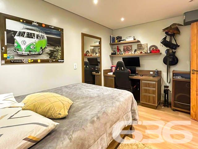 Descubra o Refúgio dos Seus Sonhos em Balneário Barra do Sul!

Se você busca conforto, privacidade e uma conexão direta com a natureza, este sobrado em Balneário Barra do Sul, no bairro Salinas, é a escolha perfeita para a sua família. Este imóvel de 200m² combina elegância, funcionalidade e espaços aconchegantes para criar o lar ideal para quem deseja viver momentos inesquecíveis.

Destaques do imóvel:

3 vagas de garagem;
2 dormitórios amplos, 1 suíte com sacada privativa;
2 banheiros completos e 1 lavabo, garantindo conforto e praticidade para o dia a dia;
Sala de estar e jantar integradas, proporcionando um ambiente perfeito para receber amigos e familiares;
Cozinha planejada com acesso direto à área externa;
Área de festas com churrasqueira e fogão a lenha, ideal para os momentos de lazer em família;
Piscina privativa, perfeita para se refrescar nos dias quentes;
Sacada ampla, com vista para o jardim e piscina;
Amplo quintal com espaço para pets e um ambiente relaxante com redes e jardim decorativo;

Imóvel todo murado, garantindo privacidade e segurança.
O sobrado está localizado com fácil acesso às principais vias da cidade. A proximidade com o mar torna este imóvel ainda mais atrativo para quem deseja viver perto da natureza e das belezas de Balneário Barra do Sul.

Este é o imóvel perfeito para quem procura conforto, lazer e um espaço agradável para viver com a família. Não perca essa oportunidade! Agende já sua visita com um dos nossos corretores e venha conhecer o seu novo lar!
 
636 NEGÓCIOS IMOBILIÁRIOS: A SUA MELHOR ESCOLHA
Com mais de 30 anos de experiência, a 636 Negócios Imobiliários é sua parceira ideal para encontrar o imóvel perfeito. Estamos prontos para ajudá-lo a fazer deste imóvel o seu novo lar.
 
Telefone: (47) 3451-0636
WhatsApp: (47) 99190-0636
 
Não perca esta oportunidade única. Visite nosso site para mais informações: i636.com.br