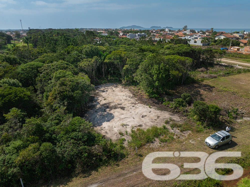 TERRENO À VENDA EM BALNEÁRIO BARRA DO SUL, SANTA CATARINA
Procura por um terreno espaçoso e com localização primorosa, perto de umas das mais belas praias do litoral catarinense? Se sim, aqui está o que você desejava!
Este é um excelente lote, cuja extensão dispõe de 375 m² e 12 metros de frente, terreno próximo do Deck e da Bica Salinas.
Por sua boa localização, o mesmo faz frente para uma rua tranquila. Além disso, o terreno também fica a 350 metros de distância da praia, bem como localiza-se próximo a transporte público, restaurantes, comércios em geral e muito mais.
Compre um terreno e, com sua criatividade, construa a casa dos seus sonhos! Ficou interessado? O que você está esperando!? Entre em contato conosco!
Fale com seu corretor:
Telefone| 47 3448-3636
WhatsApp| 47 99190-0636
Imobiliária 636.