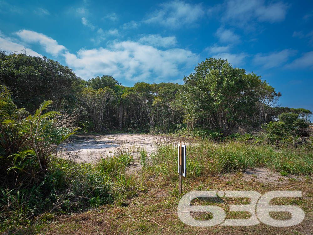 TERRENO À VENDA EM BALNEÁRIO BARRA DO SUL, SANTA CATARINA
Procura por um terreno espaçoso e com localização primorosa, perto de umas das mais belas praias do litoral catarinense? Se sim, aqui está o que você desejava!
Este é um excelente lote, cuja extensão dispõe de 375 m² e 12 metros de frente, terreno próximo do Deck e da Bica Salinas.
Por sua boa localização, o mesmo faz frente para uma rua tranquila. Além disso, o terreno também fica a 350 metros de distância da praia, bem como localiza-se próximo a transporte público, restaurantes, comércios em geral e muito mais.
Compre um terreno e, com sua criatividade, construa a casa dos seus sonhos! Ficou interessado? O que você está esperando!? Entre em contato conosco!
Fale com seu corretor:
Telefone| 47 3448-3636
WhatsApp| 47 99190-0636
Imobiliária 636.