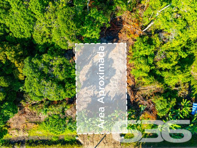 Descubra o Potencial do Seu Próximo Investimento em Balneário Barra do Sul, SC!
Apresentamos uma excelente oportunidade de investimento em Balneário Barra do Sul, localizado no charmoso bairro de Salinas. Este terreno plano e com geometria regular oferece 325 m² de área total, com dimensões ideais para desenvolvimento residencial ou comercial. O terreno proporciona espaço suficiente para uma ampla gama de projetos arquitetônicos.
Localizado em uma rua pavimentada, o acesso é facilitado e integrado à bela paisagem da região, que combina a tranquilidade da natureza com a conveniência urbana. A proximidade com a praia e a visão de áreas verdes ao redor enriquecem ainda mais o potencial deste espaço.
Imagine seu novo projeto ou residência nesse local pitoresco, onde a brisa do mar complementa o cenário perfeito para um estilo de vida relaxante ou um empreendimento próspero. O terreno é ideal para quem busca construir uma casa de veraneio, um estabelecimento comercial voltado para o turismo ou até mesmo um investimento de longo prazo em uma das áreas mais valorizadas de Santa Catarina.
O posicionamento do terreno, voltado para o sul, garante iluminação natural ideal, criando um ambiente acolhedor e energizante durante todo o ano. Esta área de Balneário Barra do Sul é conhecida por seu ambiente seguro e familiar, o que a torna ainda mais atraente para investidores e futuros moradores.
Balneário Barra do Sul é um destino em crescimento, reconhecido por suas belas praias e potencial turístico. Investir aqui é garantia de retorno, seja pela valorização constante da região ou pelo crescente interesse por imóveis no litoral catarinense.
Faça parte deste desenvolvimento e transforme visão em realidade. Para mais informações e detalhes sobre esta oportunidade única, entre em contato com a 636 Negócios Imobiliários. Estamos prontos para ajudá-lo a fazer a escolha certa para seu próximo grande investimento.
636 NEGÓCIOS IMOBILIÁRIOS: A SUA MELHOR ESCOLHA
Com mais de 30 anos de experiência, a 636 Negócios Imobiliários é sua parceira ideal para encontrar o imóvel perfeito. Estamos prontos para ajudá-lo a fazer deste imóvel o seu novo lar.
Telefone: (47) 3451-0636
WhatsApp: (47) 99190-0636
Não perca esta oportunidade única. Visite nosso site para mais informações: i636.com.br