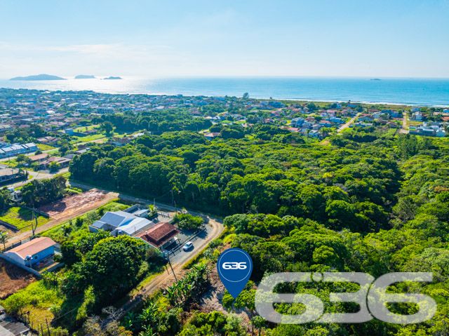 Descubra o Potencial do Seu Próximo Investimento em Balneário Barra do Sul, SC!
Apresentamos uma excelente oportunidade de investimento em Balneário Barra do Sul, localizado no charmoso bairro de Salinas. Este terreno plano e com geometria regular oferece 325 m² de área total, com dimensões ideais para desenvolvimento residencial ou comercial. O terreno proporciona espaço suficiente para uma ampla gama de projetos arquitetônicos.
Localizado em uma rua pavimentada, o acesso é facilitado e integrado à bela paisagem da região, que combina a tranquilidade da natureza com a conveniência urbana. A proximidade com a praia e a visão de áreas verdes ao redor enriquecem ainda mais o potencial deste espaço.
Imagine seu novo projeto ou residência nesse local pitoresco, onde a brisa do mar complementa o cenário perfeito para um estilo de vida relaxante ou um empreendimento próspero. O terreno é ideal para quem busca construir uma casa de veraneio, um estabelecimento comercial voltado para o turismo ou até mesmo um investimento de longo prazo em uma das áreas mais valorizadas de Santa Catarina.
O posicionamento do terreno, voltado para o sul, garante iluminação natural ideal, criando um ambiente acolhedor e energizante durante todo o ano. Esta área de Balneário Barra do Sul é conhecida por seu ambiente seguro e familiar, o que a torna ainda mais atraente para investidores e futuros moradores.
Balneário Barra do Sul é um destino em crescimento, reconhecido por suas belas praias e potencial turístico. Investir aqui é garantia de retorno, seja pela valorização constante da região ou pelo crescente interesse por imóveis no litoral catarinense.
Faça parte deste desenvolvimento e transforme visão em realidade. Para mais informações e detalhes sobre esta oportunidade única, entre em contato com a 636 Negócios Imobiliários. Estamos prontos para ajudá-lo a fazer a escolha certa para seu próximo grande investimento.
636 NEGÓCIOS IMOBILIÁRIOS: A SUA MELHOR ESCOLHA
Com mais de 30 anos de experiência, a 636 Negócios Imobiliários é sua parceira ideal para encontrar o imóvel perfeito. Estamos prontos para ajudá-lo a fazer deste imóvel o seu novo lar.
Telefone: (47) 3451-0636
WhatsApp: (47) 99190-0636
Não perca esta oportunidade única. Visite nosso site para mais informações: i636.com.br