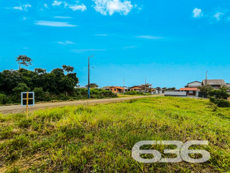 Ótima oportunidade para quem busca investir ou construir em uma das regiões que mais cresce no litoral norte catarinense!

Este terreno exclusivo, localizado no bairro Salinas, em Balneário Barra do Sul/SC, oferece o equilíbrio perfeito entre tranquilidade, acessibilidade e valorização imobiliária. Com 325m² de área total, o terreno proporciona excelente aproveitamento para diversos projetos residenciais.

Além disso, está posicionado em rua já pavimentada, com infraestrutura urbana consolidada e vizinhança em constante desenvolvimento.

Cercado por residências e próximo a comércios, escolas e vias de acesso, este terreno representa uma escolha estratégica tanto para quem deseja morar com qualidade quanto para investidores que buscam alta liquidez e retorno seguro.

A poucos minutos das belas praias da cidade, este terreno une praticidade, bem-estar e valorização. Uma raridade no mercado atual.

Garanta agora essa excelente oportunidade com a credibilidade e experiência da 636 Negócios Imobiliários — há mais de 30 anos construindo confiança no mercado imobiliário de Santa Catarina.

Entre em contato conosco e agende uma visita!
 
636 NEGÓCIOS IMOBILIÁRIOS: A SUA MELHOR ESCOLHA
Com mais de 30 anos de experiência, a 636 Negócios Imobiliários é sua parceira ideal para encontrar o imóvel perfeito. Estamos prontos para ajudá-lo a fazer deste imóvel o seu novo lar.
 
Telefone: (47) 3451-0636
WhatsApp: (47) 99190-0636
 
Não perca esta oportunidade única. Visite nosso site para mais informações: i636.com.br