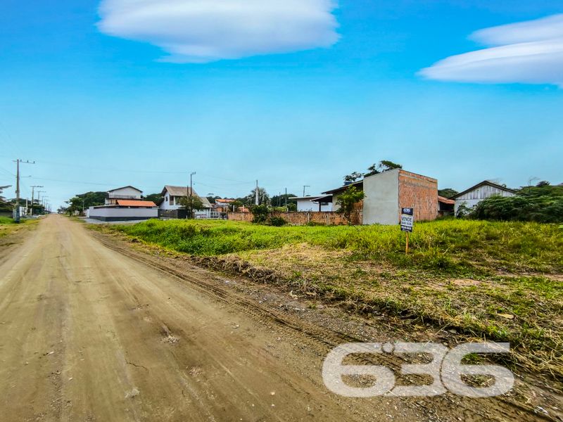 Ótima oportunidade para quem busca investir ou construir em uma das regiões que mais cresce no litoral norte catarinense!

Este terreno exclusivo, localizado no bairro Salinas, em Balneário Barra do Sul/SC, oferece o equilíbrio perfeito entre tranquilidade, acessibilidade e valorização imobiliária. Com 325m² de área total, o terreno proporciona excelente aproveitamento para diversos projetos residenciais.

Além disso, está posicionado em rua já pavimentada, com infraestrutura urbana consolidada e vizinhança em constante desenvolvimento.

Cercado por residências e próximo a comércios, escolas e vias de acesso, este terreno representa uma escolha estratégica tanto para quem deseja morar com qualidade quanto para investidores que buscam alta liquidez e retorno seguro.

A poucos minutos das belas praias da cidade, este terreno une praticidade, bem-estar e valorização. Uma raridade no mercado atual.

Garanta agora essa excelente oportunidade com a credibilidade e experiência da 636 Negócios Imobiliários — há mais de 30 anos construindo confiança no mercado imobiliário de Santa Catarina.

Entre em contato conosco e agende uma visita!
 
636 NEGÓCIOS IMOBILIÁRIOS: A SUA MELHOR ESCOLHA
Com mais de 30 anos de experiência, a 636 Negócios Imobiliários é sua parceira ideal para encontrar o imóvel perfeito. Estamos prontos para ajudá-lo a fazer deste imóvel o seu novo lar.
 
Telefone: (47) 3451-0636
WhatsApp: (47) 99190-0636
 
Não perca esta oportunidade única. Visite nosso site para mais informações: i636.com.br