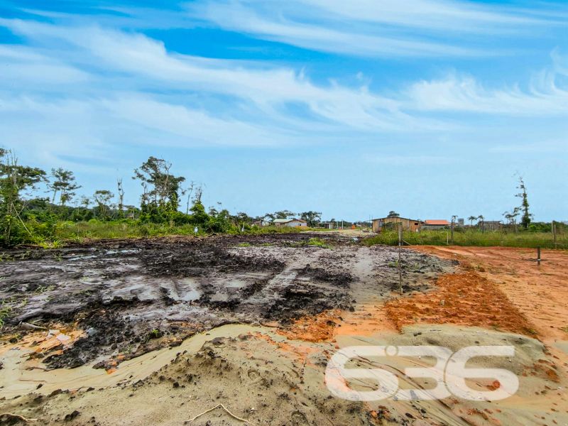 Oportunidade única para investir ou construir no litoral!
Se você procura um terreno bem localizado, com excelente metragem e um grande potencial de valorização, essa é a sua chance de garantir um espaço estratégico em Balneário Barra do Sul/SC!
Apresentamos este terreno com 360m², situado no bairro Salinas, uma das regiões em crescente desenvolvimento e valorização no município.
Ideal para construção de casa de veraneio, moradia fixa ou até mesmo investimento para futura revenda. O bairro conta com infraestrutura urbana em constante expansão, e o entorno já possui diversas residências construídas, o que comprova a consolidação da região.
Localização estratégica: a poucos minutos da praia e com acesso facilitado por vias principais.
Negociação segura, assessoria completa e toda a experiência da 636 Negócios Imobiliários, referência no litoral norte catarinense há mais de 30 anos.
Não perca tempo: entre em contato agora mesmo e agende sua visita!
636 NEGÓCIOS IMOBILIÁRIOS: A SUA MELHOR ESCOLHA
Com mais de 30 anos de experiência, a 636 Negócios Imobiliários é sua parceira ideal para encontrar o imóvel perfeito. Estamos prontos para ajudá-lo a fazer deste imóvel o seu novo lar.
Telefone: (47) 3451-0636
WhatsApp: (47) 99190-0636
Não perca esta oportunidade única. Visite nosso site para mais informações: i636.com.br