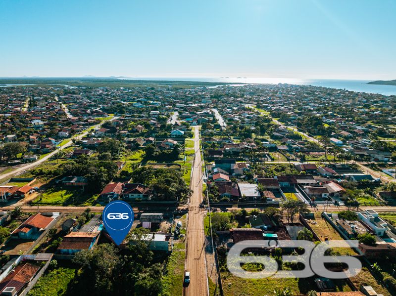 EXCELENTE OPORTUNIDADE EM BALNEÁRIO BARRA DO SUL/SC – TERRENO NO BAIRRO SALINAS, A POUCOS MINUTOS DO MAR!
Se você está em busca de um terreno bem localizado para construir sua casa de praia, investimento ou moradia fixa, essa é a oportunidade que você esperava! Disponibilizamos à venda este amplo terreno com 334,41m², perfeito para quem deseja conforto, sol da tarde e proximidade com o litoral.
Localização privilegiada no bairro Salinas, em Balneário Barra do Sul/SC, uma das regiões mais procuradas do litoral norte catarinense. Região em constante valorização, com diversos moradores fixos e veranistas. O imóvel está inserido em rua tranquila, com fácil acesso a mercados, escolas, comércios e a poucos minutos das principais praias e pontos turísticos da cidade.
A poucos minutos do mar, com vista aérea encantadora e excelente potencial construtivo. Não perca esta oportunidade única de adquirir um terreno em uma das regiões que mais cresce no litoral catarinense!
Entre em contato com a 636 Negócios Imobiliários e agende uma visita. Nosso time está pronto para oferecer todo o suporte técnico-jurídico, com mais de 30 anos de experiência no mercado e uma equipe especializada para garantir segurança e excelência em cada negociação.
636 NEGÓCIOS IMOBILIÁRIOS: A SUA MELHOR ESCOLHA
Com mais de 30 anos de experiência, a 636 Negócios Imobiliários é sua parceira ideal para encontrar o imóvel perfeito. Estamos prontos para ajudá-lo a fazer deste imóvel o seu novo lar.
Telefone: (47) 3451-0636
WhatsApp: (47) 99190-0636
Não perca esta oportunidade única. Visite nosso site para mais informações: i636.com.br