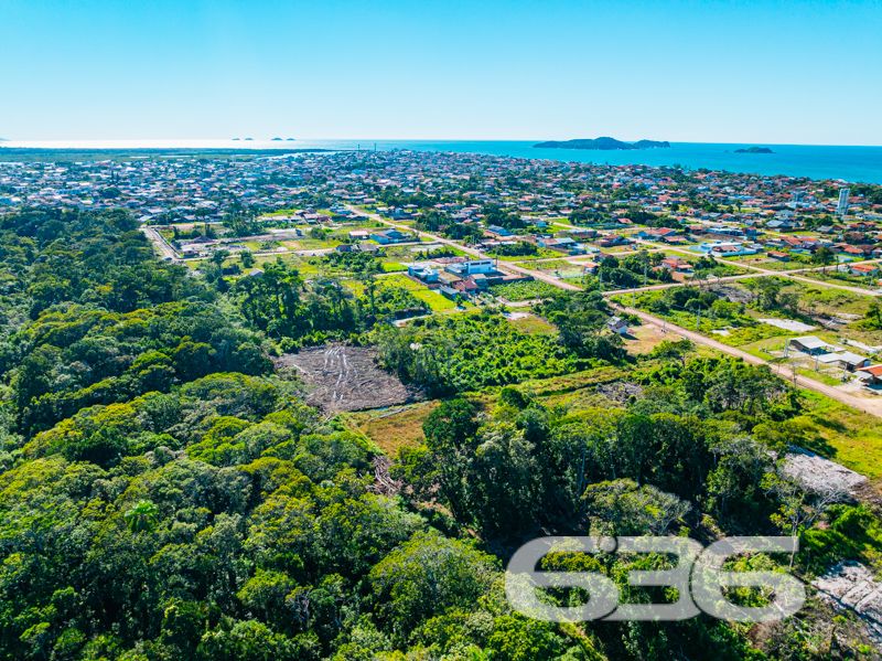 Descubra uma incrível oportunidade de investimento no coração de Santa Catarina, em Balneário Barra do Sul. Este terreno excepcionalmente bem posicionado e acessível oferece 330 metros quadrados de potencial puro, pronto para materializar seus sonhos, sejam eles residenciais ou comerciais, em uma das regiões mais procuradas e em expansão do estado.
Localizado no charmoso bairro Salinas, essa propriedade é um convite irresistível para investidores que desejam apostar em um dos destinos mais promissores de Balneário Barra do Sul. A cidade é conhecida por suas belas paisagens naturais e qualidade de vida elevada, atraindo aqueles que buscam tranquilidade sem abrir mão das comodidades urbanas.
Este é um terreno que não apenas atende aos requisitos básicos para a construção, mas também define um significativo potencial de valorização. Seja para erguer a casa dos seus sonhos ou desenvolver um novo empreendimento, este espaço é uma tela em branco que pode ser moldada de acordo com suas visões e necessidades.
Não perca a chance de garantir um pedaço de Balneário Barra do Sul, onde o potencial de crescimento é inquestionável. Com a demanda cada vez maior por espaços nessa região paradisíaca, essa é uma oportunidade de ouro que pode transformar seu presente e futuro. Entre em contato conosco na 636 Negócios Imobiliários para mais informações e agende uma visita ao seu próximo grande investimento. Este pode ser o primeiro passo para um futuro mais próspero e cheio de realizações.
636 NEGÓCIOS IMOBILIÁRIOS: A SUA MELHOR ESCOLHA
Com mais de 30 anos de experiência, a 636 Negócios Imobiliários é sua parceira ideal para encontrar o imóvel perfeito. Estamos prontos para ajudá-lo a fazer deste imóvel o seu novo lar.
Telefone: (47) 3451-0636
WhatsApp: (47) 99190-0636
Não perca esta oportunidade única. Visite nosso site para mais informações: i636.com.br