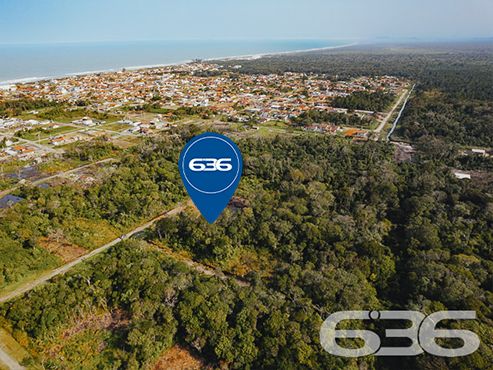 TERRENO Á VENDA NO BAIRRO SALINAS, EM BALNEÁRIO BARRA DO SUL, SANTA CATARINA - PEGA VEÍCULO NO NEGÓCIO
São 396m² de terreno, sendo 12m² de frente e 33m² de lado, terreno em boas condições, em rua aberta e pronto para obras. A poucos metros da praia, perfeito para você que busca construir aquela tão sonhada casa de verão!
Localizado no bairro Salinas de um dos municípios mais atraentes de Santa Catarina, Balneário Barra do Sul é conhecido pelas suas paisagens fantásticas, praias exuberantes e inúmeras opções de lazer, excelente para quem procura por sossego ou quer se aventurar pelas famosas ilhas e trilhas da região.
Agende já sua visita com um de nossos corretores e saiba mais sobre essa ótima oportunidade de adquirir um vantajoso espaço no litoral catarinense.
Esperamos por você!!!
Fale conosco:
IMOBILIÁRIA 636.
Telefone: (47) 3448-3636
WhatsApp: (47) 99190-0636