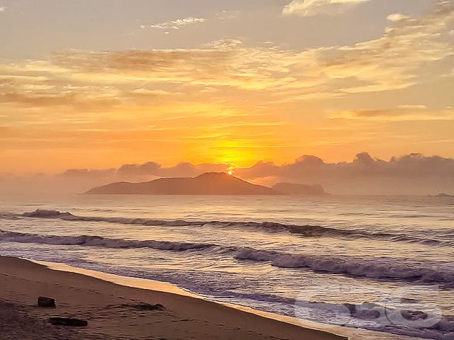 VENDE-SE LOTE NO BAIRRO SALINAS EM BALNEÁRIO BARRA DO SUL

Adquira seu imóvel na praia por um preço extremamente acessível. Temos diversas alternativas de financiamento com parcelas que cabem no seu orçamento!

Este é um excelente terreno, localizado a somente 1 km de distância da praia e a 5 km da lagoa Maria Fernanda, onde também usufrui da proximidade de mercados, panificadoras, lanchonetes, restaurantes e comércios em geral. O terreno detém 330m² de extensão, sendo 10 metros de frente.

Ficou interessado? O que você está esperando!? Entre já em contato conosco e agende sua visita para conhecer pessoalmente este lote! Você pode se apaixonar!

Consulte um de nossos corretores e saiba mais:
Telefone | 47 3448-3636
WhatsApp | 47 99190-0636

Imobiliária 636.