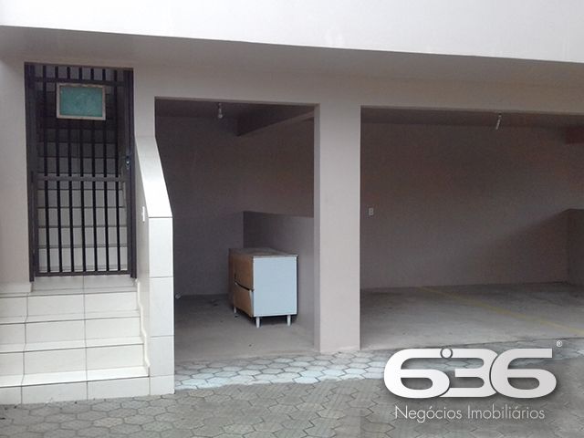 OPORTUNIDADE ÚNICA: PRÉDIO DE 3 ANDARES COM 2 APARTAMENTOS POR PAVIMENTO NO CENTRO DE BALNEÁRIO BARRA DO SUL - ESTUDA PERMUTA

Se você é um investidor que busca uma oportunidade única para renda com locação, não pode perder este imóvel espetacular. Localizado no coração de Balneário Barra do Sul, este prédio de 3 andares oferece uma localização privilegiada com uma série de vantagens, incluindo a proximidade do Posto de Saúde, comércios variados, restaurantes e até mesmo da lagoa, a apenas 1,5 km de distância.

Cada um dos dois apartamentos por pavimento possui aproximadamente 90m², distribuídos em 3 quartos e demais dependências. O prédio conta com 4 vagas de garagem cobertas e mais 10 vagas no terreno ao lado, que também faz parte da propriedade. Isso significa que o terreno do prédio é composto por dois lotes, totalizando 24 metros de frente. Além disso, nos fundos do edifício, você encontrará uma área comum incrível, que oferece um espaçoso espaço de lazer com churrasqueira. O total de área construída é de 750m² em um terreno de 360m².

Este imóvel é uma oportunidade de investimento verdadeiramente única, com um potencial de faturamento mensal expressivo. Não deixe passar essa chance! Entre em contato conosco agora mesmo.

Fale conosco:
Telefone | 47 3448-3636
WhatsApp | 47 99190-0636

Imobiliária 636.