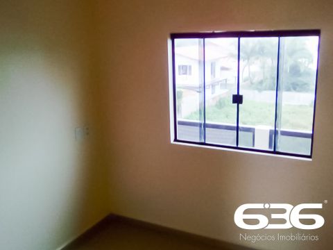 OPORTUNIDADE ÚNICA: PRÉDIO DE 3 ANDARES COM 2 APARTAMENTOS POR PAVIMENTO NO CENTRO DE BALNEÁRIO BARRA DO SUL - ESTUDA PERMUTA

Se você é um investidor que busca uma oportunidade única para renda com locação, não pode perder este imóvel espetacular. Localizado no coração de Balneário Barra do Sul, este prédio de 3 andares oferece uma localização privilegiada com uma série de vantagens, incluindo a proximidade do Posto de Saúde, comércios variados, restaurantes e até mesmo da lagoa, a apenas 1,5 km de distância.

Cada um dos dois apartamentos por pavimento possui aproximadamente 90m², distribuídos em 3 quartos e demais dependências. O prédio conta com 4 vagas de garagem cobertas e mais 10 vagas no terreno ao lado, que também faz parte da propriedade. Isso significa que o terreno do prédio é composto por dois lotes, totalizando 24 metros de frente. Além disso, nos fundos do edifício, você encontrará uma área comum incrível, que oferece um espaçoso espaço de lazer com churrasqueira. O total de área construída é de 750m² em um terreno de 360m².

Este imóvel é uma oportunidade de investimento verdadeiramente única, com um potencial de faturamento mensal expressivo. Não deixe passar essa chance! Entre em contato conosco agora mesmo.

Fale conosco:
Telefone | 47 3448-3636
WhatsApp | 47 99190-0636

Imobiliária 636.
