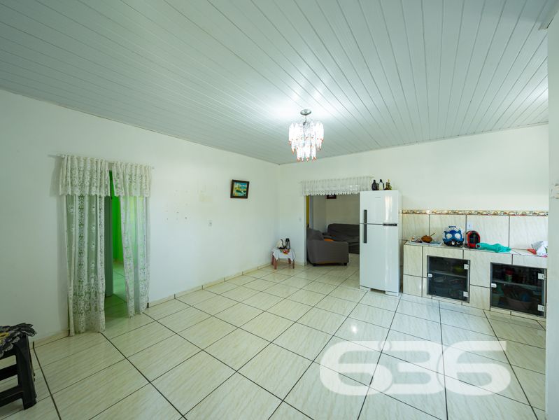 Oportunidade em Balneário Barra do Sul: residência térrea em amplo terreno na Costeira!

Se você busca uma casa espaçosa, funcional e com excelente custo-benefício em uma das regiões que mais crescem no litoral catarinense, esta pode ser a escolha ideal. Apresentamos uma residência térrea localizada no bairro Costeira, em Balneário Barra do Sul/SC, com terreno generoso de 429,77m² e 85m² de área construída.

Composta por 3 dormitórios, sala de estar e jantar integradas, cozinha funcional com móveis planejados que permanecem no imóvel, banheiro social e área de serviço.

O imóvel conta ainda com jardim, espaço de circulação lateral, garagem coberta e duas vagas descobertas. Está totalmente murado e possui localização estratégica, próxima a escolas, transporte público, comércios, hospital e serviços essenciais da cidade. 

Ideal para quem busca residir em um imóvel consolidado ou investir com visão de longo prazo. 

Entre em contato agora com a equipe da 636 Negócios Imobiliários e agende sua visita. Com mais de 30 anos de experiência, oferecemos atendimento especializado, segurança jurídica e a confiança de quem é referência no mercado imobiliário de Santa Catarina.
 
636 NEGÓCIOS IMOBILIÁRIOS: A SUA MELHOR ESCOLHA
Com mais de 30 anos de experiência, a 636 Negócios Imobiliários é sua parceira ideal para encontrar o imóvel perfeito. Estamos prontos para ajudá-lo a fazer deste imóvel o seu novo lar.
 
Telefone: (47) 3451-0636
WhatsApp: (47) 99190-0636
 
Não perca esta oportunidade única. Visite nosso site para mais informações: i636.com.br