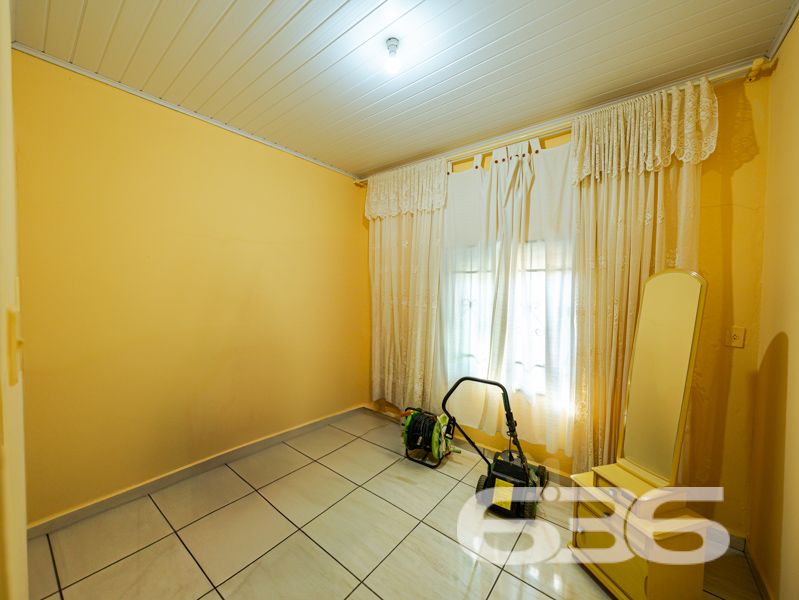 Oportunidade em Balneário Barra do Sul: residência térrea em amplo terreno na Costeira!

Se você busca uma casa espaçosa, funcional e com excelente custo-benefício em uma das regiões que mais crescem no litoral catarinense, esta pode ser a escolha ideal. Apresentamos uma residência térrea localizada no bairro Costeira, em Balneário Barra do Sul/SC, com terreno generoso de 429,77m² e 85m² de área construída.

Composta por 3 dormitórios, sala de estar e jantar integradas, cozinha funcional com móveis planejados que permanecem no imóvel, banheiro social e área de serviço.

O imóvel conta ainda com jardim, espaço de circulação lateral, garagem coberta e duas vagas descobertas. Está totalmente murado e possui localização estratégica, próxima a escolas, transporte público, comércios, hospital e serviços essenciais da cidade. 

Ideal para quem busca residir em um imóvel consolidado ou investir com visão de longo prazo. 

Entre em contato agora com a equipe da 636 Negócios Imobiliários e agende sua visita. Com mais de 30 anos de experiência, oferecemos atendimento especializado, segurança jurídica e a confiança de quem é referência no mercado imobiliário de Santa Catarina.
 
636 NEGÓCIOS IMOBILIÁRIOS: A SUA MELHOR ESCOLHA
Com mais de 30 anos de experiência, a 636 Negócios Imobiliários é sua parceira ideal para encontrar o imóvel perfeito. Estamos prontos para ajudá-lo a fazer deste imóvel o seu novo lar.
 
Telefone: (47) 3451-0636
WhatsApp: (47) 99190-0636
 
Não perca esta oportunidade única. Visite nosso site para mais informações: i636.com.br