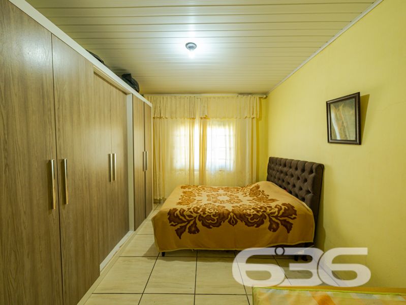 Oportunidade em Balneário Barra do Sul: residência térrea em amplo terreno na Costeira!

Se você busca uma casa espaçosa, funcional e com excelente custo-benefício em uma das regiões que mais crescem no litoral catarinense, esta pode ser a escolha ideal. Apresentamos uma residência térrea localizada no bairro Costeira, em Balneário Barra do Sul/SC, com terreno generoso de 429,77m² e 85m² de área construída.

Composta por 3 dormitórios, sala de estar e jantar integradas, cozinha funcional com móveis planejados que permanecem no imóvel, banheiro social e área de serviço.

O imóvel conta ainda com jardim, espaço de circulação lateral, garagem coberta e duas vagas descobertas. Está totalmente murado e possui localização estratégica, próxima a escolas, transporte público, comércios, hospital e serviços essenciais da cidade. 

Ideal para quem busca residir em um imóvel consolidado ou investir com visão de longo prazo. 

Entre em contato agora com a equipe da 636 Negócios Imobiliários e agende sua visita. Com mais de 30 anos de experiência, oferecemos atendimento especializado, segurança jurídica e a confiança de quem é referência no mercado imobiliário de Santa Catarina.
 
636 NEGÓCIOS IMOBILIÁRIOS: A SUA MELHOR ESCOLHA
Com mais de 30 anos de experiência, a 636 Negócios Imobiliários é sua parceira ideal para encontrar o imóvel perfeito. Estamos prontos para ajudá-lo a fazer deste imóvel o seu novo lar.
 
Telefone: (47) 3451-0636
WhatsApp: (47) 99190-0636
 
Não perca esta oportunidade única. Visite nosso site para mais informações: i636.com.br