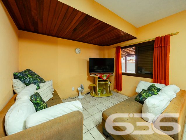 BELÍSSIMO IMÓVEL, com vista panorâmica para o mar - Ideal para pousada ou um local de lazer para um grupo de amigos ou família grande.
Você sempre sonhou em ter uma pousada com vista deslumbrante para o mar? Se sim, essa é a oportunidade perfeita para você! Apresentamos um imóvel incrível, com uma área construída de 500 m², perfeitamente adequado para transformar em uma encantadora pousada à beira-mar.
No térreo, você encontrará espaços cuidadosamente projetados para oferecer o máximo de conforto e comodidade aos seus hóspedes. A área inclui uma cozinha espaçosa, despensa, sala de jantar, sala de estar, sala de TV com dois ambientes, banheiro social e um quarto acolhedor.
No segundo piso, você será presenteado com 2 suítes elegantes, ambas com sacadas privativas e vistas deslumbrantes para o mar. Uma das suítes ainda possui uma luxuosa hidromassagem. Além disso, o segundo piso também dispõe de mais 4 quartos encantadores e um banheiro social.
Mas as surpresas não param por aí! No terceiro piso, você encontrará uma área de festas ampla, perfeita para eventos especiais e momentos de celebração. Com um espaçoso espaço gourmet e uma vista panorâmica para o mar, seus hóspedes poderão desfrutar de momentos inesquecíveis em um ambiente único.
A área externa do imóvel oferece ainda mais atrativos, incluindo banheiro adicional, área de serviço, área de festas com churrasqueira e fogão a lenha. O imóvel conta ainda com seis vagas de garagem cobertas. Tudo isso está situado em um terreno de 840 m², dividido em duas matrículas, proporcionando uma área murada e britada perfeita para os seus hóspedes aproveitarem momentos ao ar livre com segurança e privacidade.
Além disso, o proprietário está aberto a propostas e estuda PERMUTAS envolvendo imóveis em Joinville ou Curitiba. Aproveite essa oportunidade única de investir em um imóvel com um potencial extraordinário para se tornar uma pousada de sucesso em uma localização privilegiada.
Não deixe essa chance escapar! Entre em contato conosco agora mesmo para obter mais informações e agendar uma visita ao imóvel:
Telefone: (47) 3448-3636
WhatsApp: (47) 99190-0636
Imobiliária 636