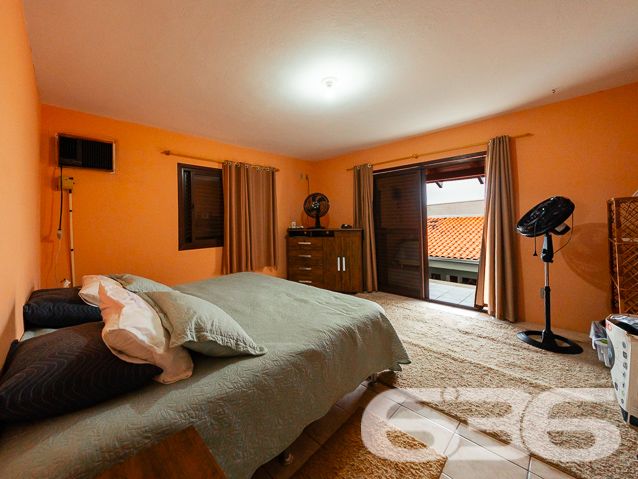 BELÍSSIMO IMÓVEL, com vista panorâmica para o mar - Ideal para pousada ou um local de lazer para um grupo de amigos ou família grande.
Você sempre sonhou em ter uma pousada com vista deslumbrante para o mar? Se sim, essa é a oportunidade perfeita para você! Apresentamos um imóvel incrível, com uma área construída de 500 m², perfeitamente adequado para transformar em uma encantadora pousada à beira-mar.
No térreo, você encontrará espaços cuidadosamente projetados para oferecer o máximo de conforto e comodidade aos seus hóspedes. A área inclui uma cozinha espaçosa, despensa, sala de jantar, sala de estar, sala de TV com dois ambientes, banheiro social e um quarto acolhedor.
No segundo piso, você será presenteado com 2 suítes elegantes, ambas com sacadas privativas e vistas deslumbrantes para o mar. Uma das suítes ainda possui uma luxuosa hidromassagem. Além disso, o segundo piso também dispõe de mais 4 quartos encantadores e um banheiro social.
Mas as surpresas não param por aí! No terceiro piso, você encontrará uma área de festas ampla, perfeita para eventos especiais e momentos de celebração. Com um espaçoso espaço gourmet e uma vista panorâmica para o mar, seus hóspedes poderão desfrutar de momentos inesquecíveis em um ambiente único.
A área externa do imóvel oferece ainda mais atrativos, incluindo banheiro adicional, área de serviço, área de festas com churrasqueira e fogão a lenha. O imóvel conta ainda com seis vagas de garagem cobertas. Tudo isso está situado em um terreno de 840 m², dividido em duas matrículas, proporcionando uma área murada e britada perfeita para os seus hóspedes aproveitarem momentos ao ar livre com segurança e privacidade.
Além disso, o proprietário está aberto a propostas e estuda PERMUTAS envolvendo imóveis em Joinville ou Curitiba. Aproveite essa oportunidade única de investir em um imóvel com um potencial extraordinário para se tornar uma pousada de sucesso em uma localização privilegiada.
Não deixe essa chance escapar! Entre em contato conosco agora mesmo para obter mais informações e agendar uma visita ao imóvel:
Telefone: (47) 3448-3636
WhatsApp: (47) 99190-0636
Imobiliária 636
