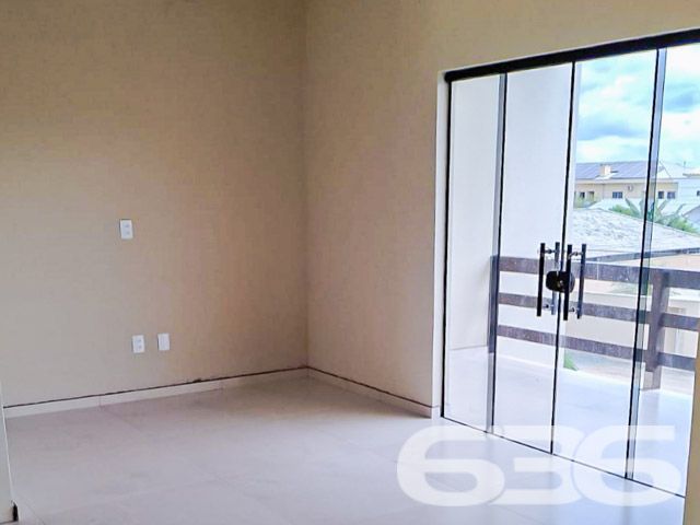 Descubra um refúgio de serenidade e espaço em Balneário Barra do Sul, Santa Catarina, com este elegante sobrado situado no bairro Salinas. Ideal para aqueles que buscam conforto e tranquilidade, este imóvel oferece uma harmoniosa combinação de design moderno com a natureza, proporcionando um ambiente perfeito para relaxar e entreter.
Com uma área construída de 230 m² em um terreno de 455 m², este residencial deslumbra com seus amplos espaços internos e um layout que promove a convivência familiar. A residência apresenta uma generosa área de estar e jantar com pé direito elevado e amplas janelas que inundam o ambiente com luz natural, além de oferecer uma vista desimpedida para o verde externo, refletindo uma integração elegante entre o interior e o exterior.
As características do sobrado incluem:
Duas garagens cobertas e duas descobertas, proporcionando amplo espaço para veículos e equipamentos de lazer.
Dois dormitórios confortáveis e uma suíte, garantindo privacidade e conforto para toda a família.
Três banheiros completos, com acabamentos de qualidade.
Duas sacadas que oferecem um espaço privativo ao ar livre, perfeito para momentos de relaxamento ou para apreciar a vista.
Uma área de serviço funcional, equipada para atender às necessidades do dia a dia.
O imóvel também é completamente murado ou cercado, garantindo segurança e privacidade.
Este imóvel oferece um retiro pacífico do movimento da cidade, enquanto a proximidade com o centro de Balneário Barra do Sul facilita o acesso a comodidades urbanas.
Este sobrado não só exemplifica um design de vida moderno e eficiente mas também destaca o compromisso da 636 Negócios Imobiliários com a excelência no mercado imobiliário. Com mais de 30 anos de experiência, oferecemos uma intermediação impecável que assegura valor e satisfação aos nossos clientes.
Invista em sua felicidade e futuro com esta residência excepcional em Balneário Barra do Sul. Contate a 636 Negócios Imobiliários hoje mesmo para descobrir como este imóvel pode ser seu novo lar.
636 NEGÓCIOS IMOBILIÁRIOS: A SUA MELHOR ESCOLHA
Com mais de 30 anos de experiência, a 636 Negócios Imobiliários é sua parceira ideal para encontrar o imóvel perfeito. Estamos prontos para ajudá-lo a fazer deste imóvel o seu novo lar.
Telefone: (47) 3451-0636
WhatsApp: (47) 99190-0636
Não perca esta oportunidade única. Visite nosso site para mais informações: i636.com.br