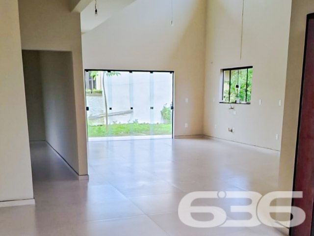 Descubra um refúgio de serenidade e espaço em Balneário Barra do Sul, Santa Catarina, com este elegante sobrado situado no bairro Salinas. Ideal para aqueles que buscam conforto e tranquilidade, este imóvel oferece uma harmoniosa combinação de design moderno com a natureza, proporcionando um ambiente perfeito para relaxar e entreter.
Com uma área construída de 230 m² em um terreno de 455 m², este residencial deslumbra com seus amplos espaços internos e um layout que promove a convivência familiar. A residência apresenta uma generosa área de estar e jantar com pé direito elevado e amplas janelas que inundam o ambiente com luz natural, além de oferecer uma vista desimpedida para o verde externo, refletindo uma integração elegante entre o interior e o exterior.
As características do sobrado incluem:
Duas garagens cobertas e duas descobertas, proporcionando amplo espaço para veículos e equipamentos de lazer.
Dois dormitórios confortáveis e uma suíte, garantindo privacidade e conforto para toda a família.
Três banheiros completos, com acabamentos de qualidade.
Duas sacadas que oferecem um espaço privativo ao ar livre, perfeito para momentos de relaxamento ou para apreciar a vista.
Uma área de serviço funcional, equipada para atender às necessidades do dia a dia.
O imóvel também é completamente murado ou cercado, garantindo segurança e privacidade.
Este imóvel oferece um retiro pacífico do movimento da cidade, enquanto a proximidade com o centro de Balneário Barra do Sul facilita o acesso a comodidades urbanas.
Este sobrado não só exemplifica um design de vida moderno e eficiente mas também destaca o compromisso da 636 Negócios Imobiliários com a excelência no mercado imobiliário. Com mais de 30 anos de experiência, oferecemos uma intermediação impecável que assegura valor e satisfação aos nossos clientes.
Invista em sua felicidade e futuro com esta residência excepcional em Balneário Barra do Sul. Contate a 636 Negócios Imobiliários hoje mesmo para descobrir como este imóvel pode ser seu novo lar.
636 NEGÓCIOS IMOBILIÁRIOS: A SUA MELHOR ESCOLHA
Com mais de 30 anos de experiência, a 636 Negócios Imobiliários é sua parceira ideal para encontrar o imóvel perfeito. Estamos prontos para ajudá-lo a fazer deste imóvel o seu novo lar.
Telefone: (47) 3451-0636
WhatsApp: (47) 99190-0636
Não perca esta oportunidade única. Visite nosso site para mais informações: i636.com.br