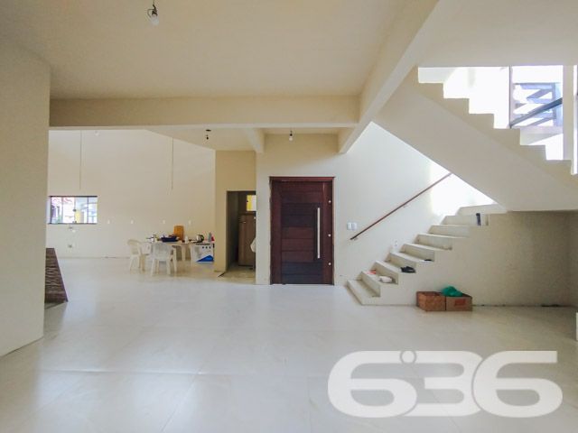 Descubra um refúgio de serenidade e espaço em Balneário Barra do Sul, Santa Catarina, com este elegante sobrado situado no bairro Salinas. Ideal para aqueles que buscam conforto e tranquilidade, este imóvel oferece uma harmoniosa combinação de design moderno com a natureza, proporcionando um ambiente perfeito para relaxar e entreter.
Com uma área construída de 230 m² em um terreno de 455 m², este residencial deslumbra com seus amplos espaços internos e um layout que promove a convivência familiar. A residência apresenta uma generosa área de estar e jantar com pé direito elevado e amplas janelas que inundam o ambiente com luz natural, além de oferecer uma vista desimpedida para o verde externo, refletindo uma integração elegante entre o interior e o exterior.
As características do sobrado incluem:
Duas garagens cobertas e duas descobertas, proporcionando amplo espaço para veículos e equipamentos de lazer.
Dois dormitórios confortáveis e uma suíte, garantindo privacidade e conforto para toda a família.
Três banheiros completos, com acabamentos de qualidade.
Duas sacadas que oferecem um espaço privativo ao ar livre, perfeito para momentos de relaxamento ou para apreciar a vista.
Uma área de serviço funcional, equipada para atender às necessidades do dia a dia.
O imóvel também é completamente murado ou cercado, garantindo segurança e privacidade.
Este imóvel oferece um retiro pacífico do movimento da cidade, enquanto a proximidade com o centro de Balneário Barra do Sul facilita o acesso a comodidades urbanas.
Este sobrado não só exemplifica um design de vida moderno e eficiente mas também destaca o compromisso da 636 Negócios Imobiliários com a excelência no mercado imobiliário. Com mais de 30 anos de experiência, oferecemos uma intermediação impecável que assegura valor e satisfação aos nossos clientes.
Invista em sua felicidade e futuro com esta residência excepcional em Balneário Barra do Sul. Contate a 636 Negócios Imobiliários hoje mesmo para descobrir como este imóvel pode ser seu novo lar.
636 NEGÓCIOS IMOBILIÁRIOS: A SUA MELHOR ESCOLHA
Com mais de 30 anos de experiência, a 636 Negócios Imobiliários é sua parceira ideal para encontrar o imóvel perfeito. Estamos prontos para ajudá-lo a fazer deste imóvel o seu novo lar.
Telefone: (47) 3451-0636
WhatsApp: (47) 99190-0636
Não perca esta oportunidade única. Visite nosso site para mais informações: i636.com.br