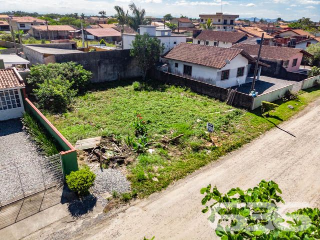 VENDE-SE LOTE NO CENTRO DE BALNEÁRIO BARRA DO SUL
Situando-se no coração de uma das mais belas praias do Norte catarinense, este excelente lote se beneficia não só da proximidade da praia e da lagoa Maria Fernanda, mas também de restaurantes, lanchonetes, posto de gasolina, mercados, bancos, posto de saúde e estabelecimentos comerciais em geral. É o lugar ideal para você construir a casa na praia dos seus sonhos ou posicionar seu empreendimento comercial!
Ficou interessado? O que você está esperando!? Entre já em contato conosco e agende sua visita para conhecer pessoalmente este imóvel! Você pode se apaixonar!
Consulte um de nossos corretores e saiba mais:
Telefone | 47 3448-3636
WhatsApp | 47 99190-0636
Imobiliária 636.